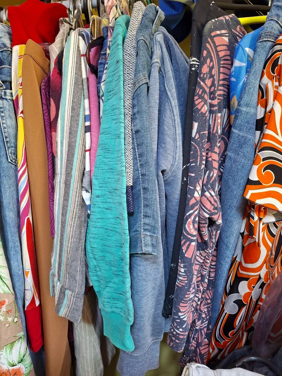 Roupas de reuso pra brecho