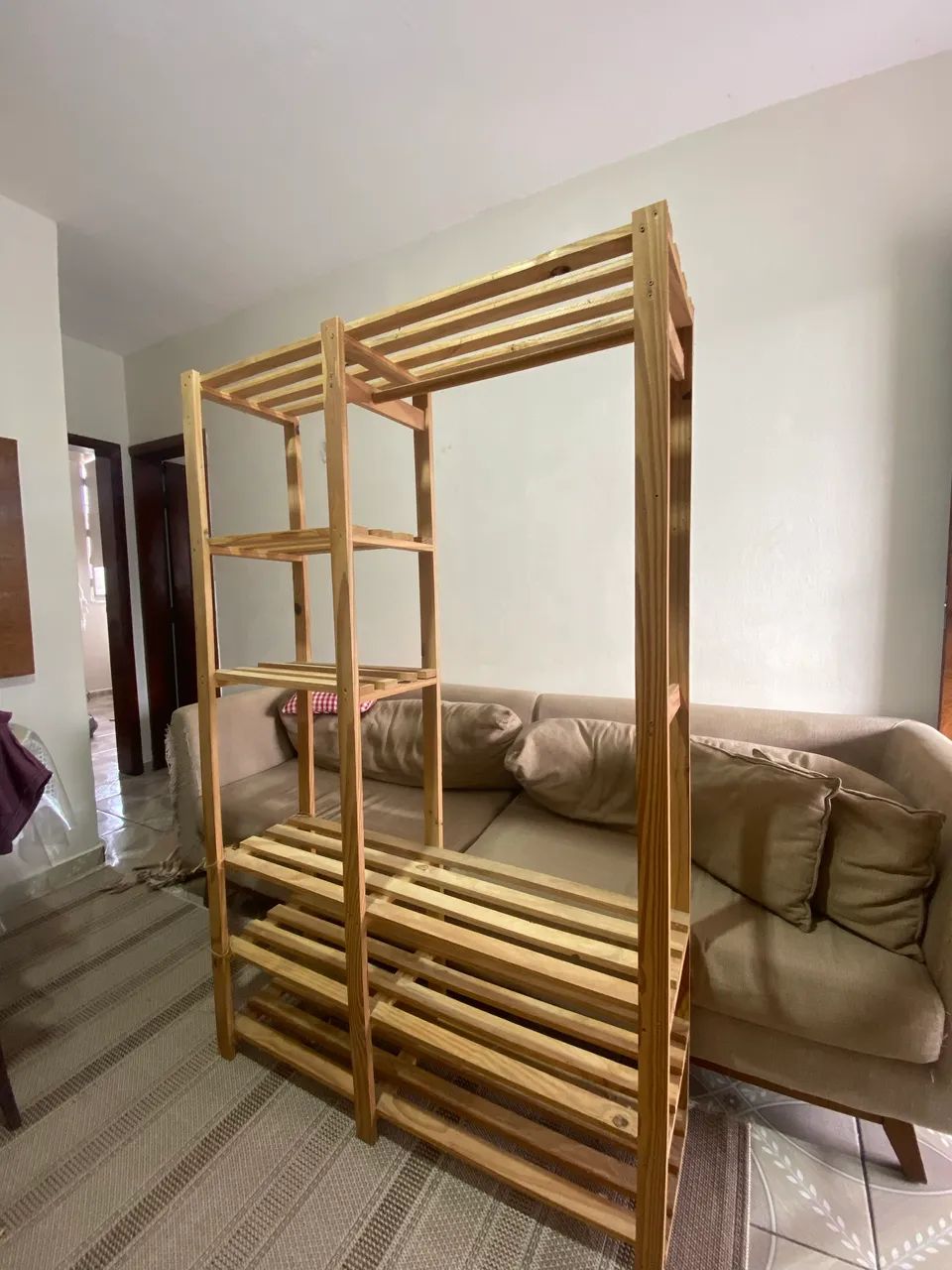 Arara de guarda-roupa pinus