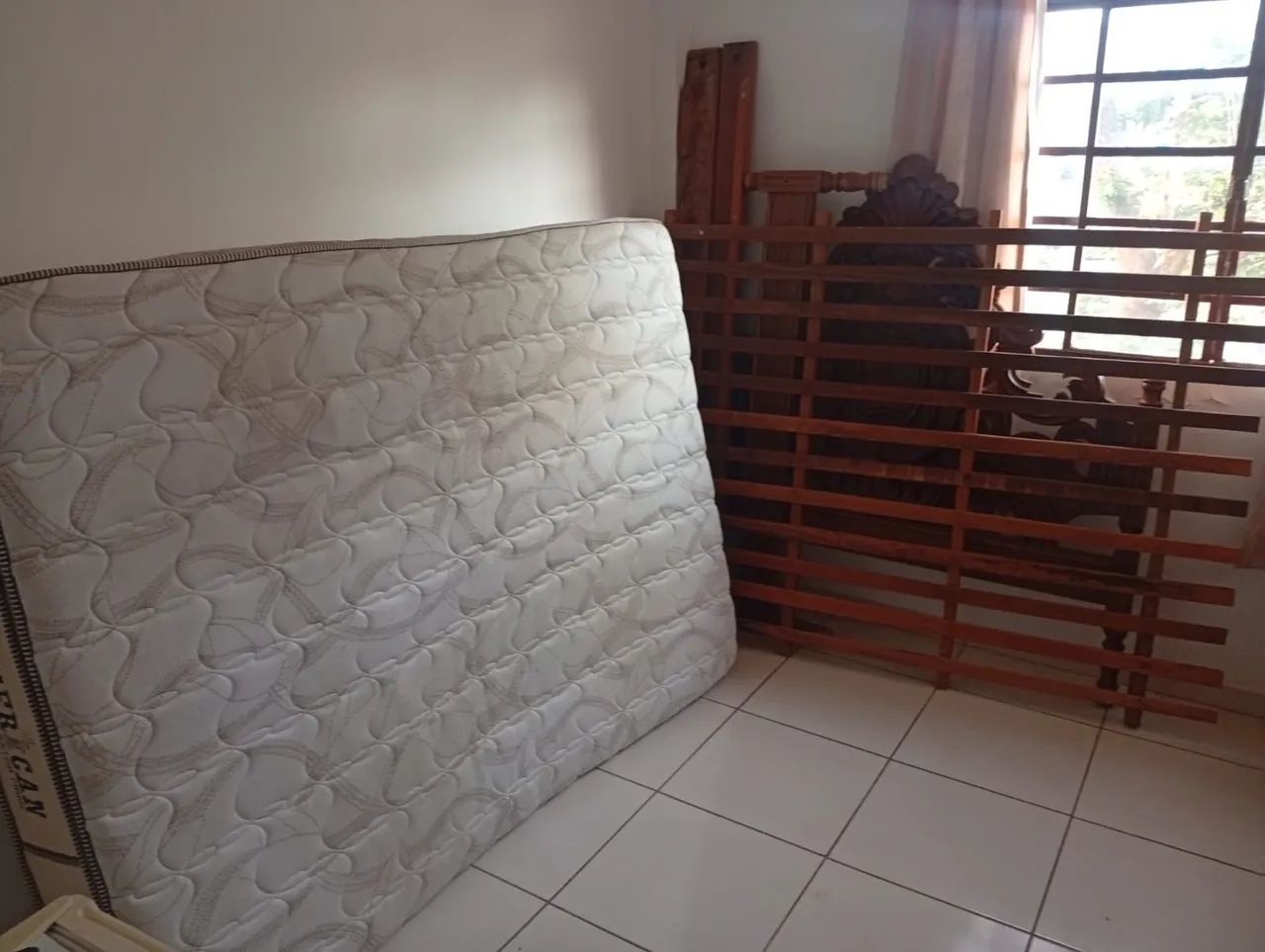 Cama casal madeira maciça e colchão  - Foto 3