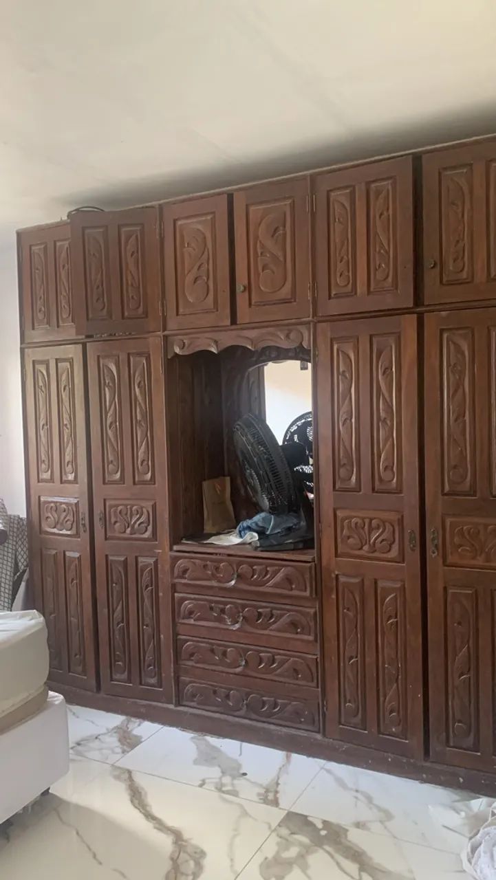 Guarda-roupa de mateira maciça 