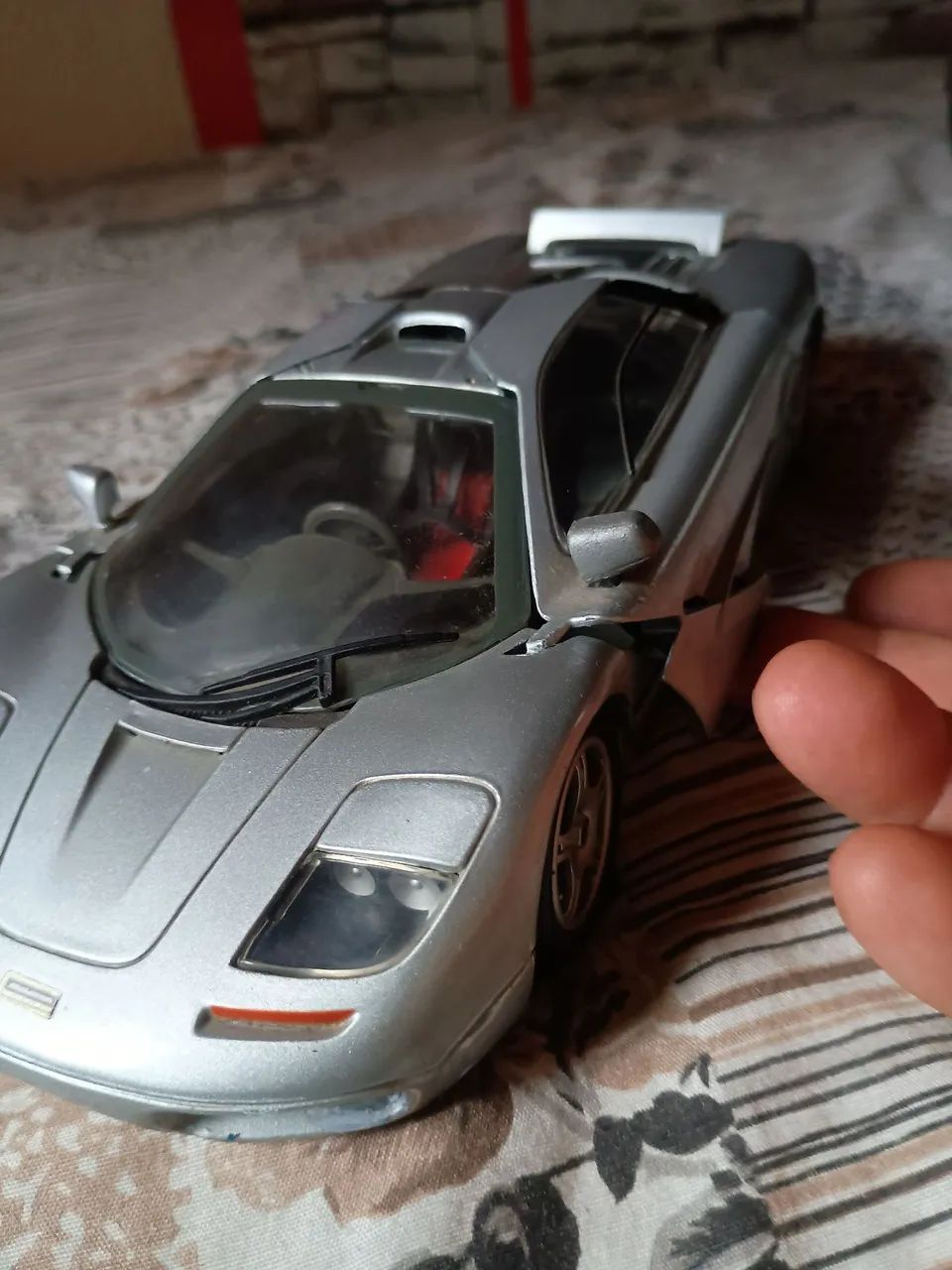 Vendo 2 miniaturas 1/18 - Foto 2