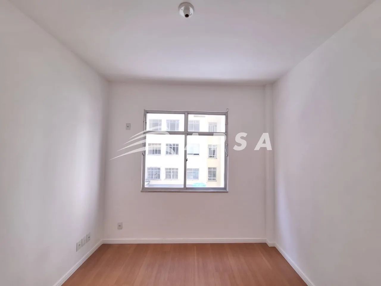 APARTAMENTO TOTALMENTE REFORMADO NO LEME, MODERNIZADO, GALERIA DE GRANDE CIRCULAÇAO DE PES - Foto 7