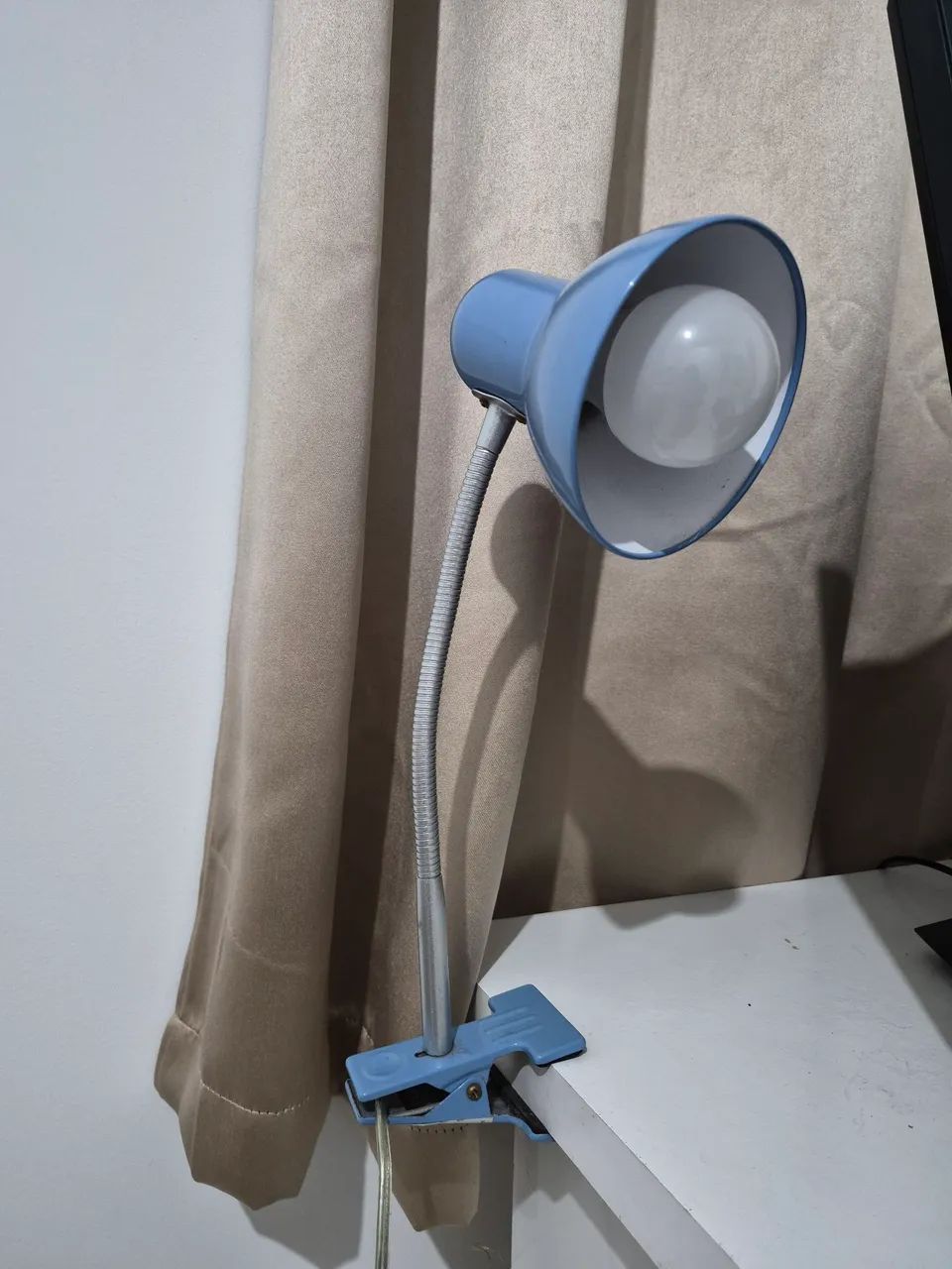 Luminária de grampo azul - Foto 3