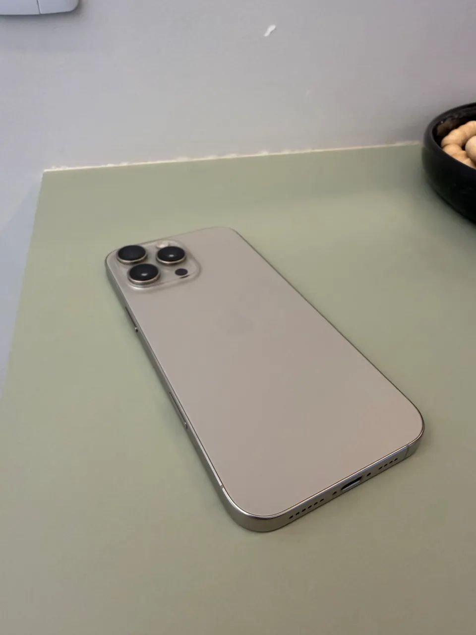Vendo iPhone 16 pro Max estado de novo com caixa - Foto 3