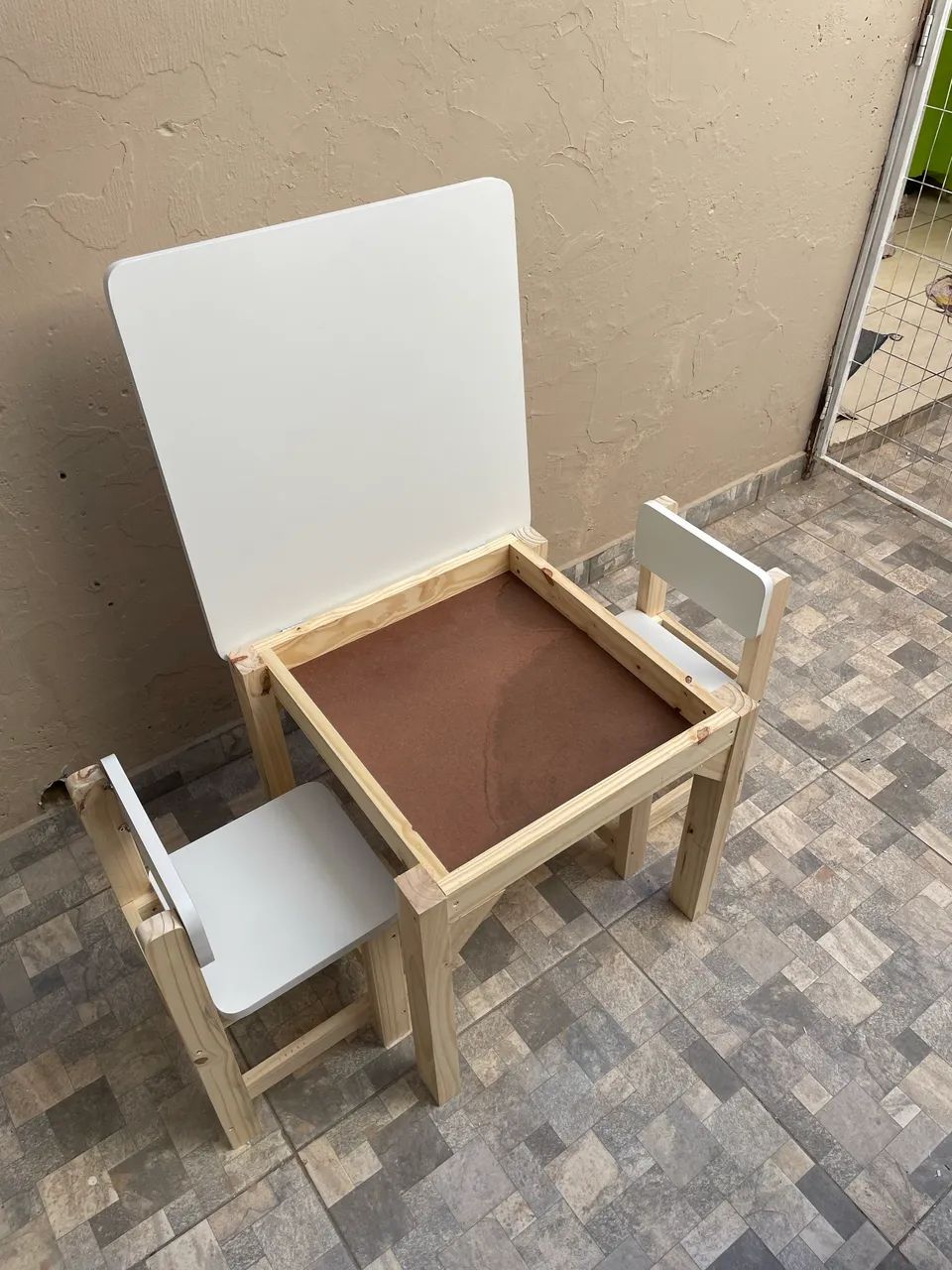 Mesa infantil com baúzinho - Foto 3