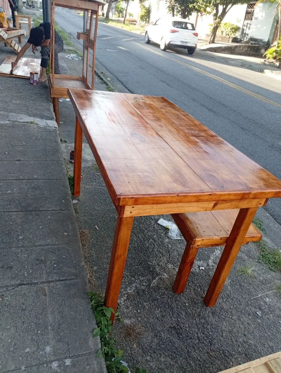 Mesa de madeira com 1 banco  - Foto 3