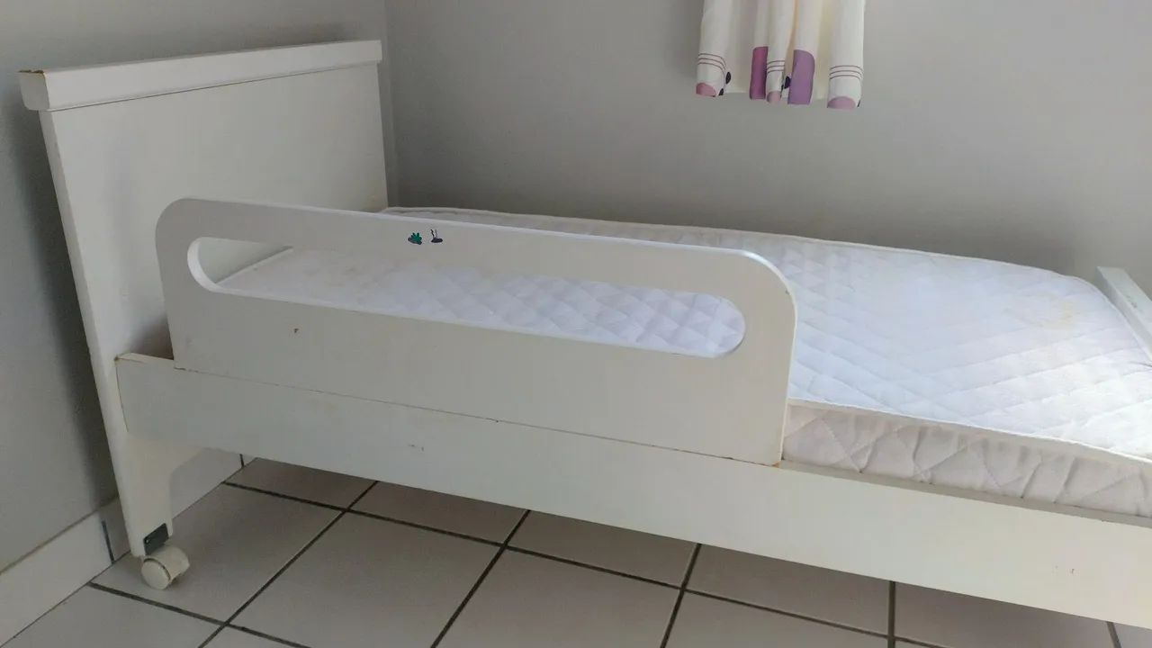 Mini cama com colchão 