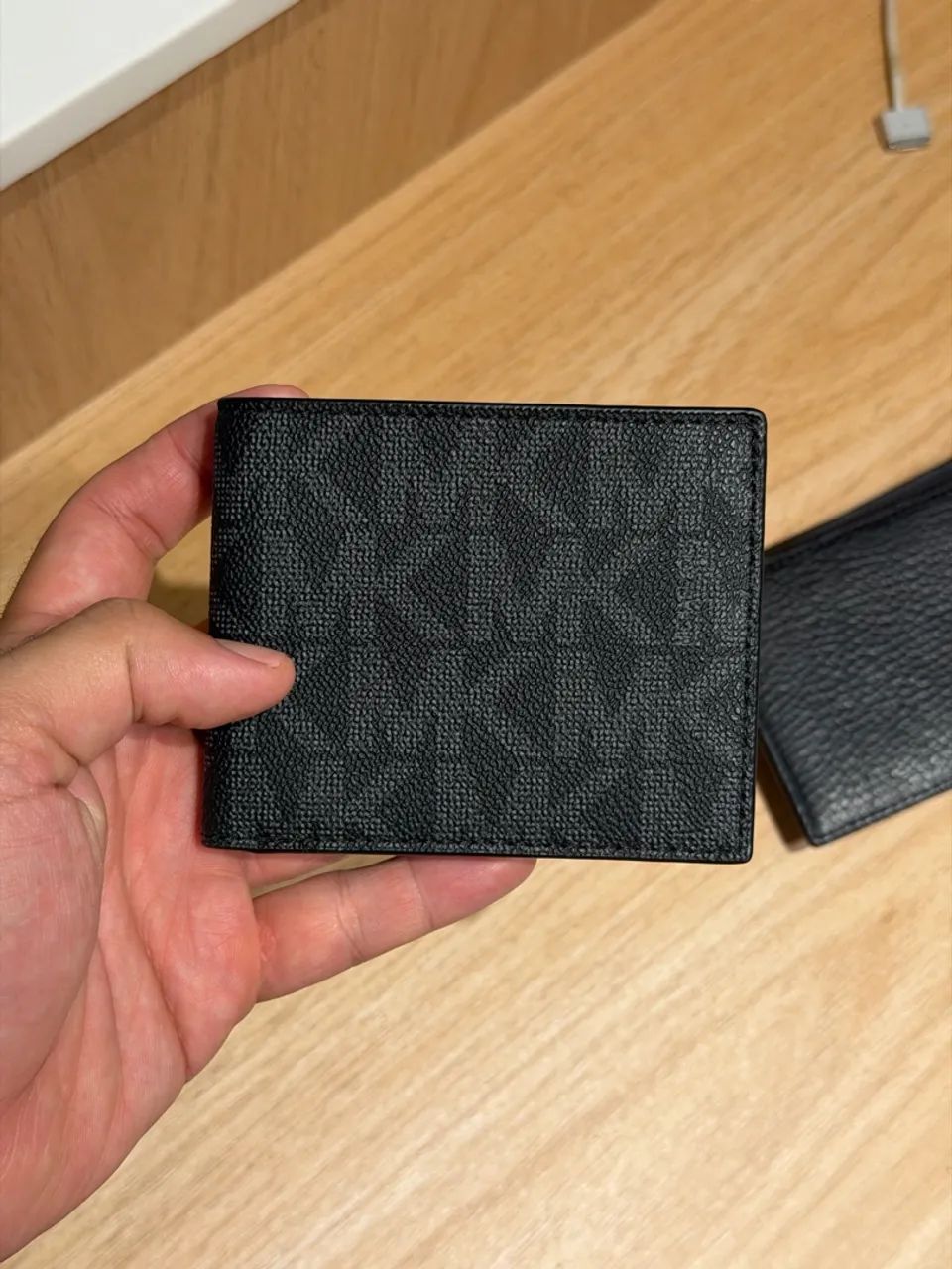 Carteiras Tommy Hilfiger, Michael Kors e Jordan
