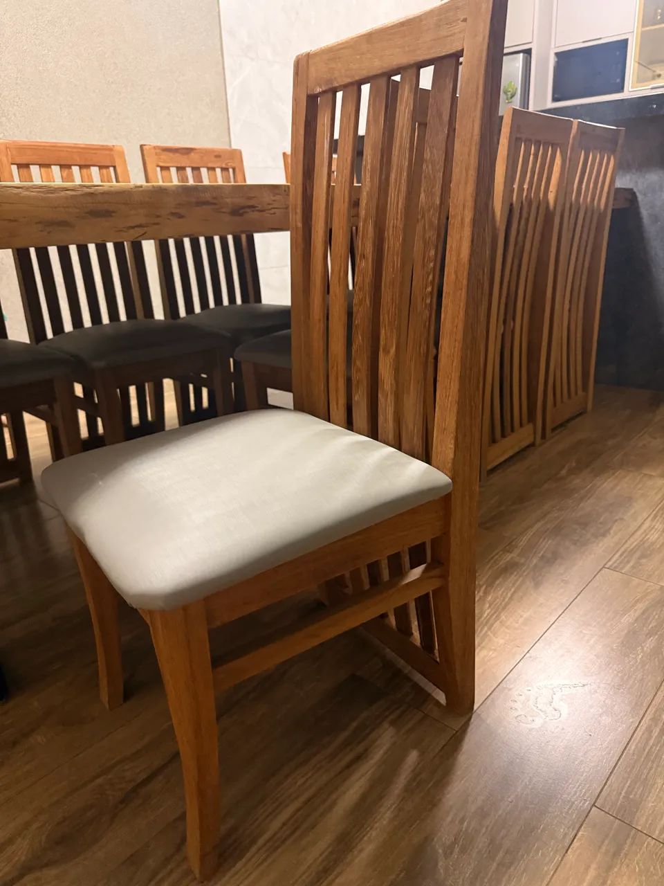 ? CONJUNTO DE MESA DE JANTAR + 8 CADEIRAS - Foto 2