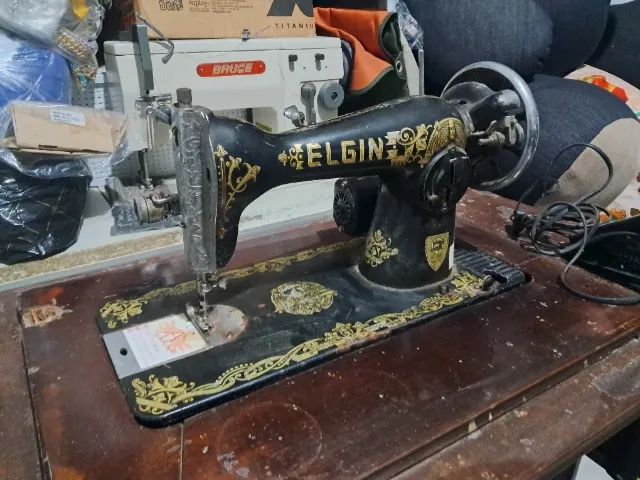Máquina de Costura Antiga - Com motor, funcionando. - Foto 3