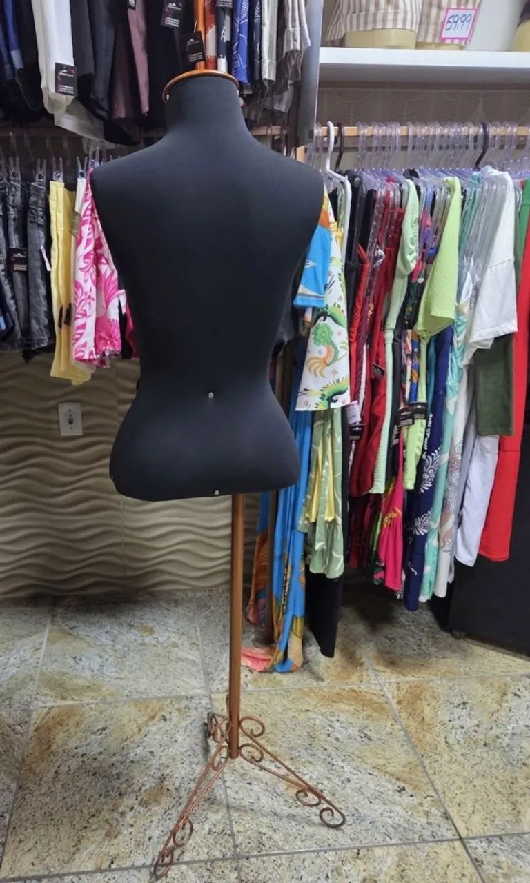 Manequim com pedestal seminovo  - Foto 2