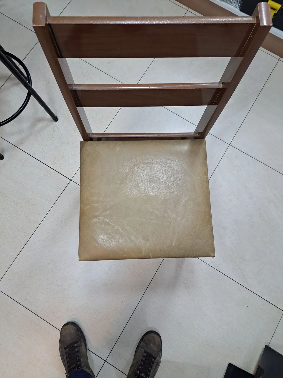 Cadeira couro legítimo 