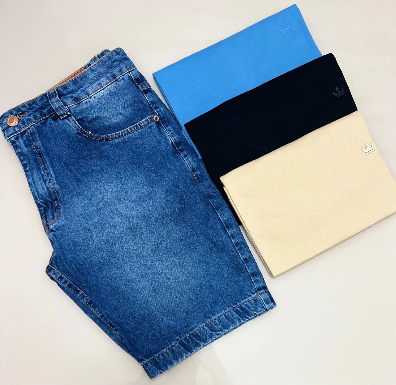 Combo : 1 Jeans + 3 camisas  básicas  - Foto 2