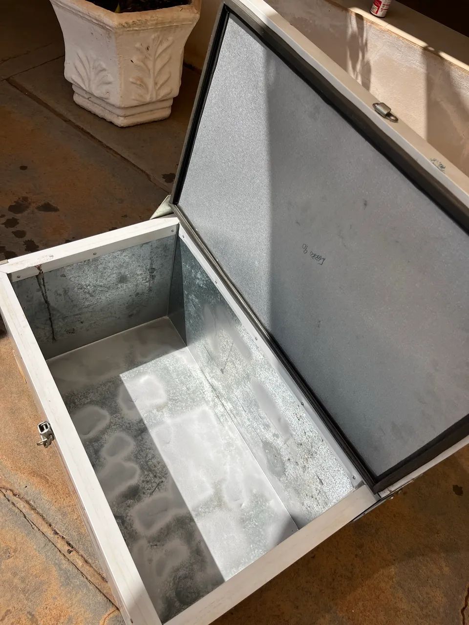 Caixa térmica galvanizada 90L - Foto 2