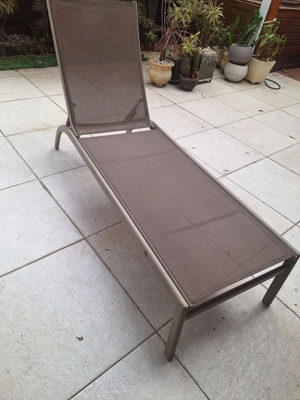 Espreguiçadeira Para Piscina / Jardim Em Alumínio E Tela Sling - Ótimo Estado