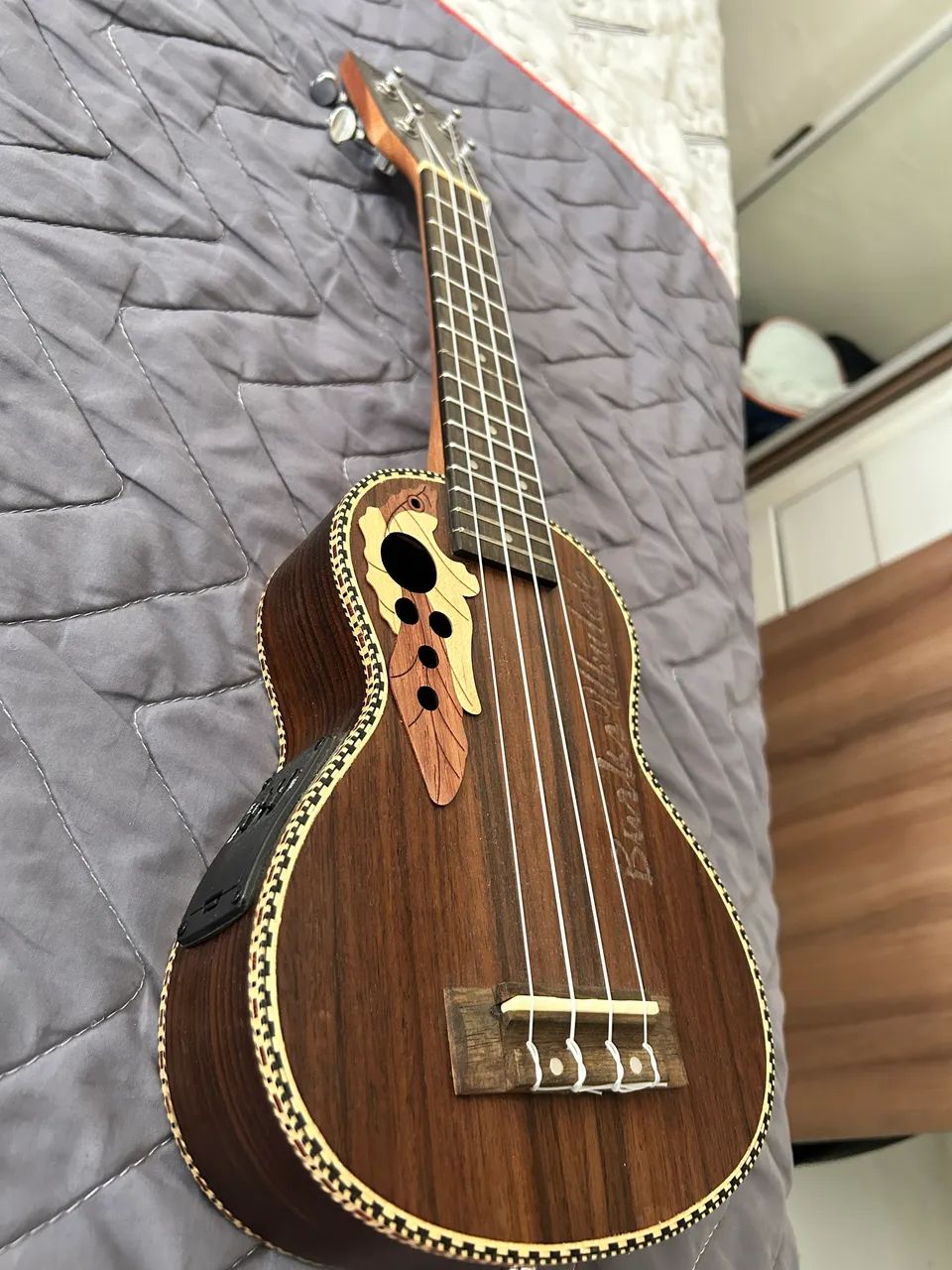 Ukulele Eletroacústico Burks - R$ 250 - Foto 5
