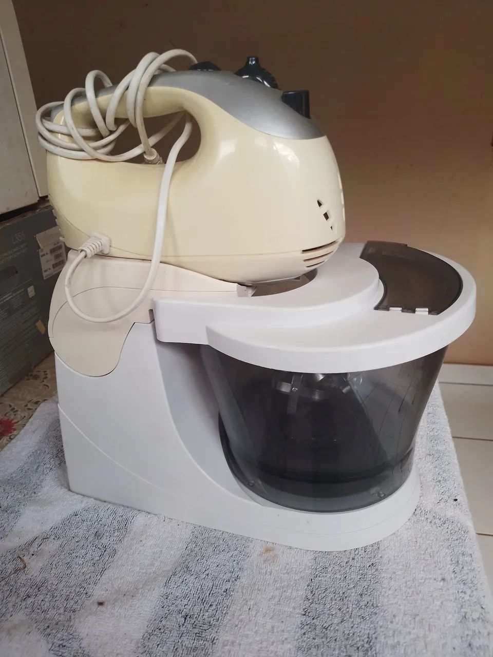 Batedeira elétrica Black&Decker semi-nova funcionando perfeitamente 