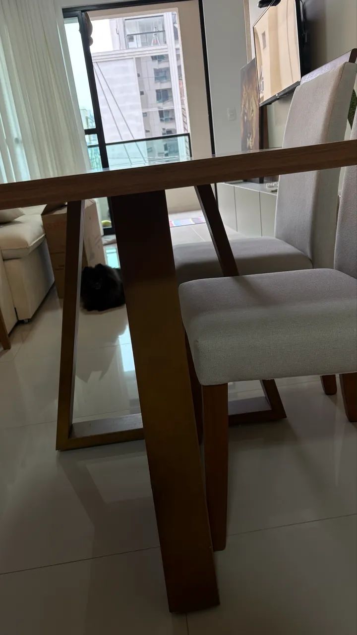 Mesa e cadeiras