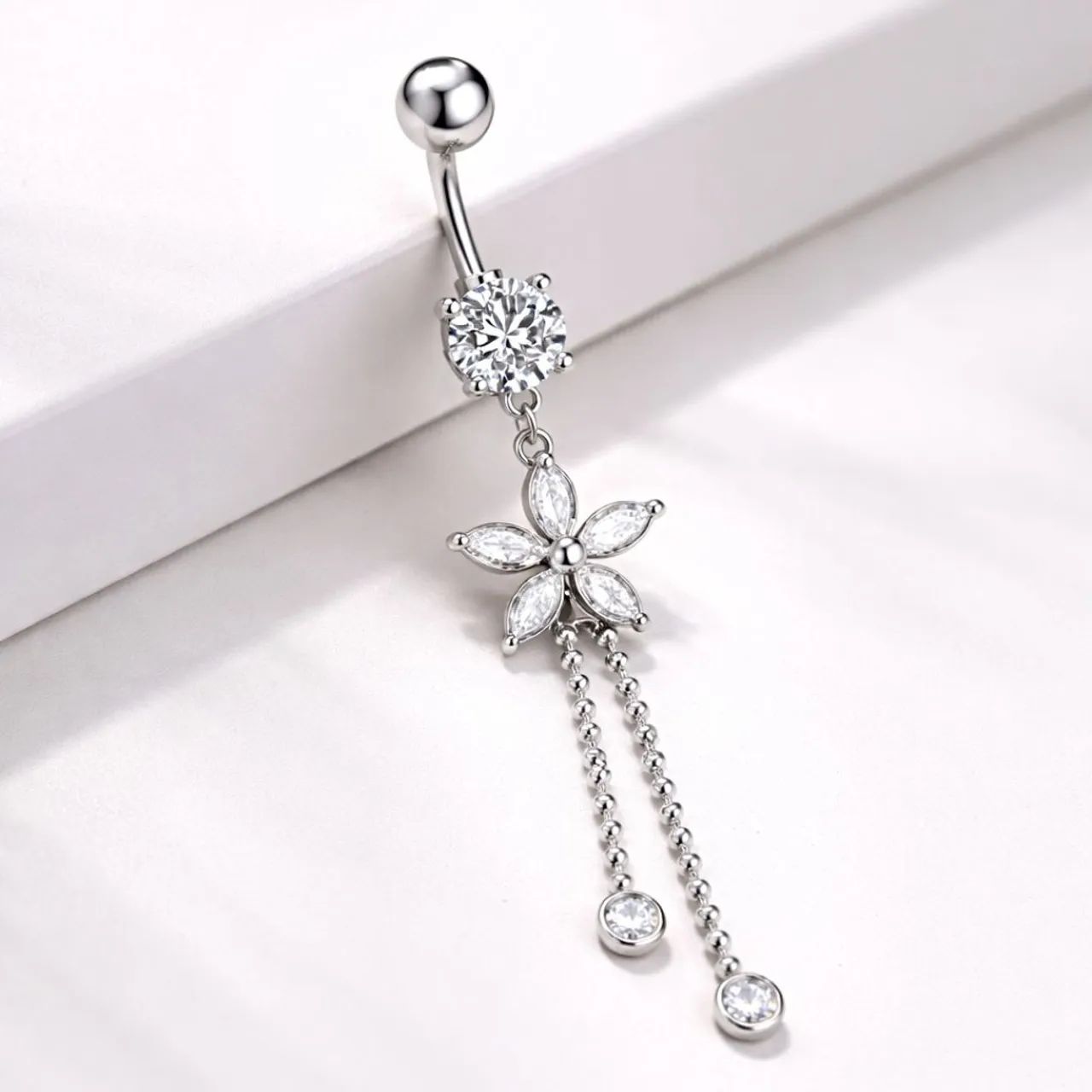 Piercing de umbigo com Pingente de Flor em Zircônia