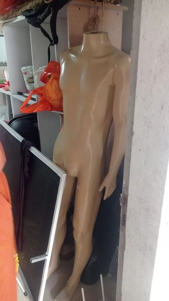 VENDO MANEQUIM E COMEIA PARA LOJA - Foto 2