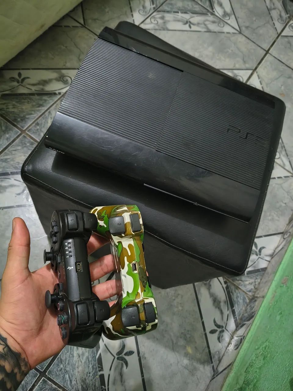 Ps3 desbloqueado com 2 controles e 41 jogos no hd - Foto 2