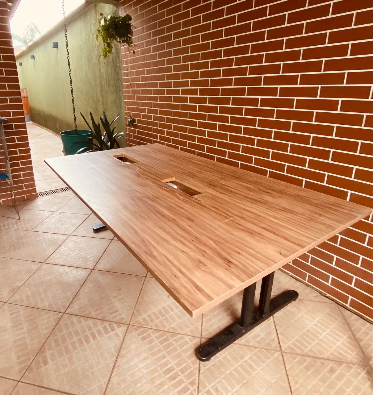 Mesa escritório 2,00 X 1,20  com tomadas