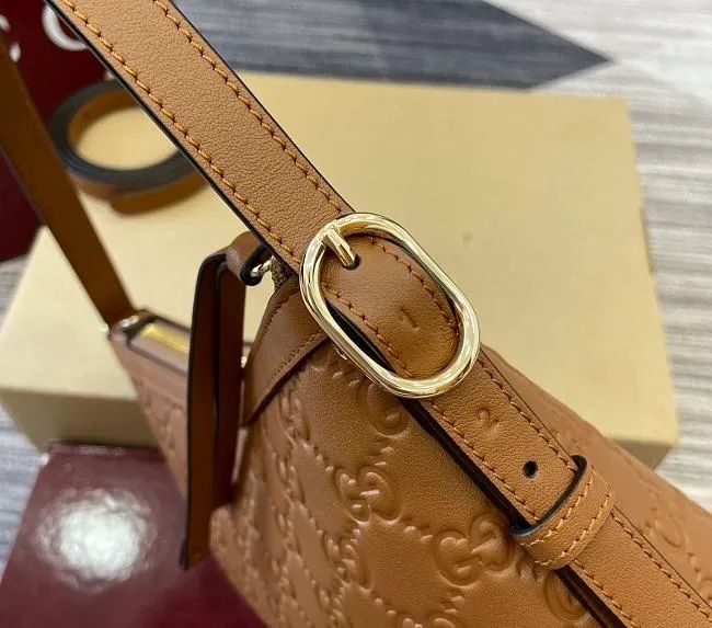 Bolsa modelo italiano pequeno da Gucci em couro legítimo marrom  - Foto 6