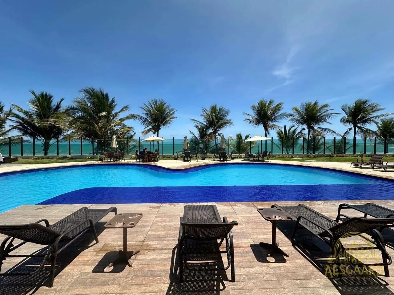 Apartamento de 2 dormitorios com 1 suite na beira mar da praia de Tabatinga 2.