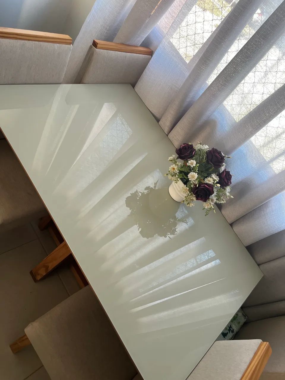 Mesa com tampo de vidro 4 cadeiras  - Foto 4