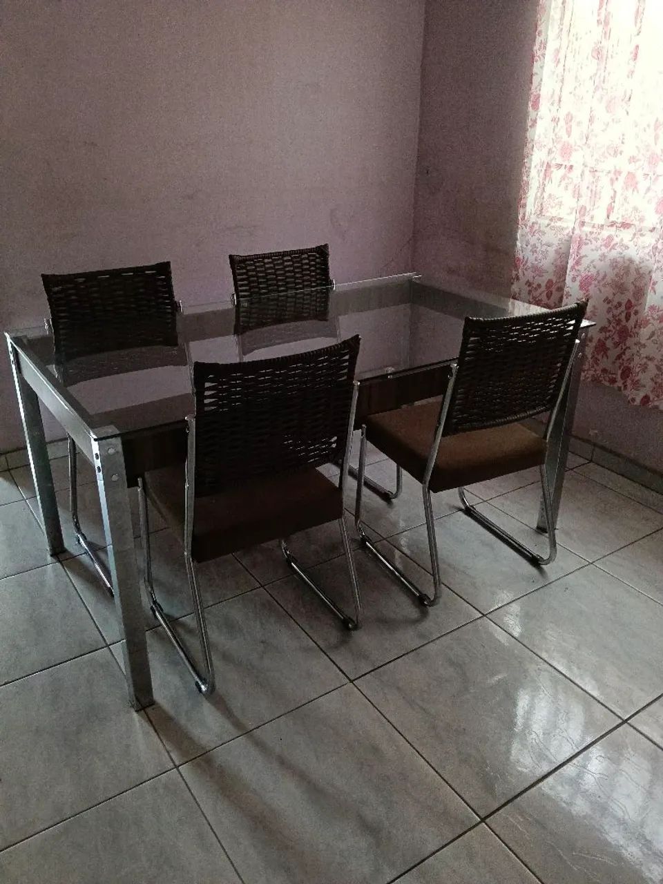 Mesa de vidro 4 cadeiras 