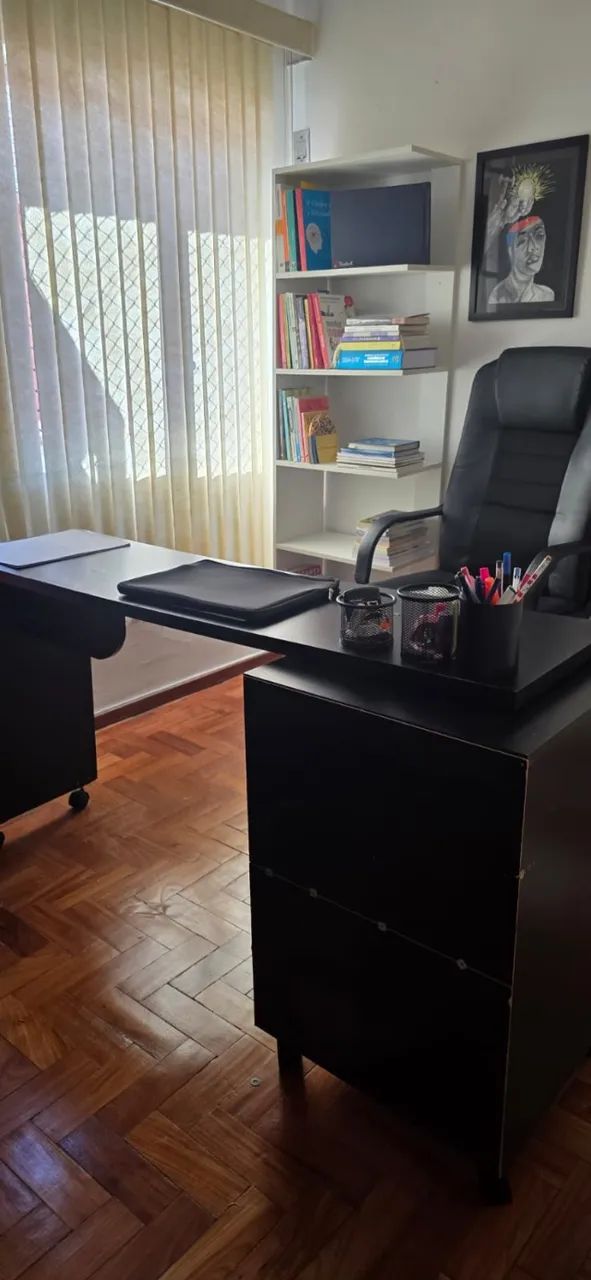 Mesa de escritório com gaveta 