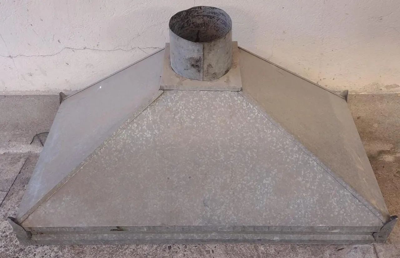 Coifa em bom estado 