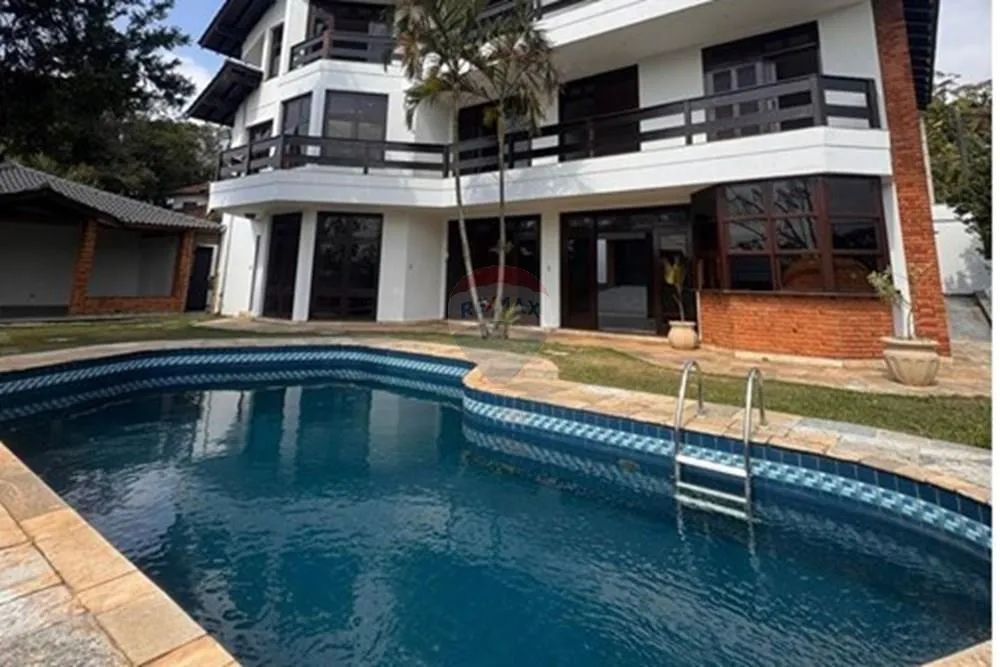Sobrado Amplo em Mairiporã: Conforto e Lazer!