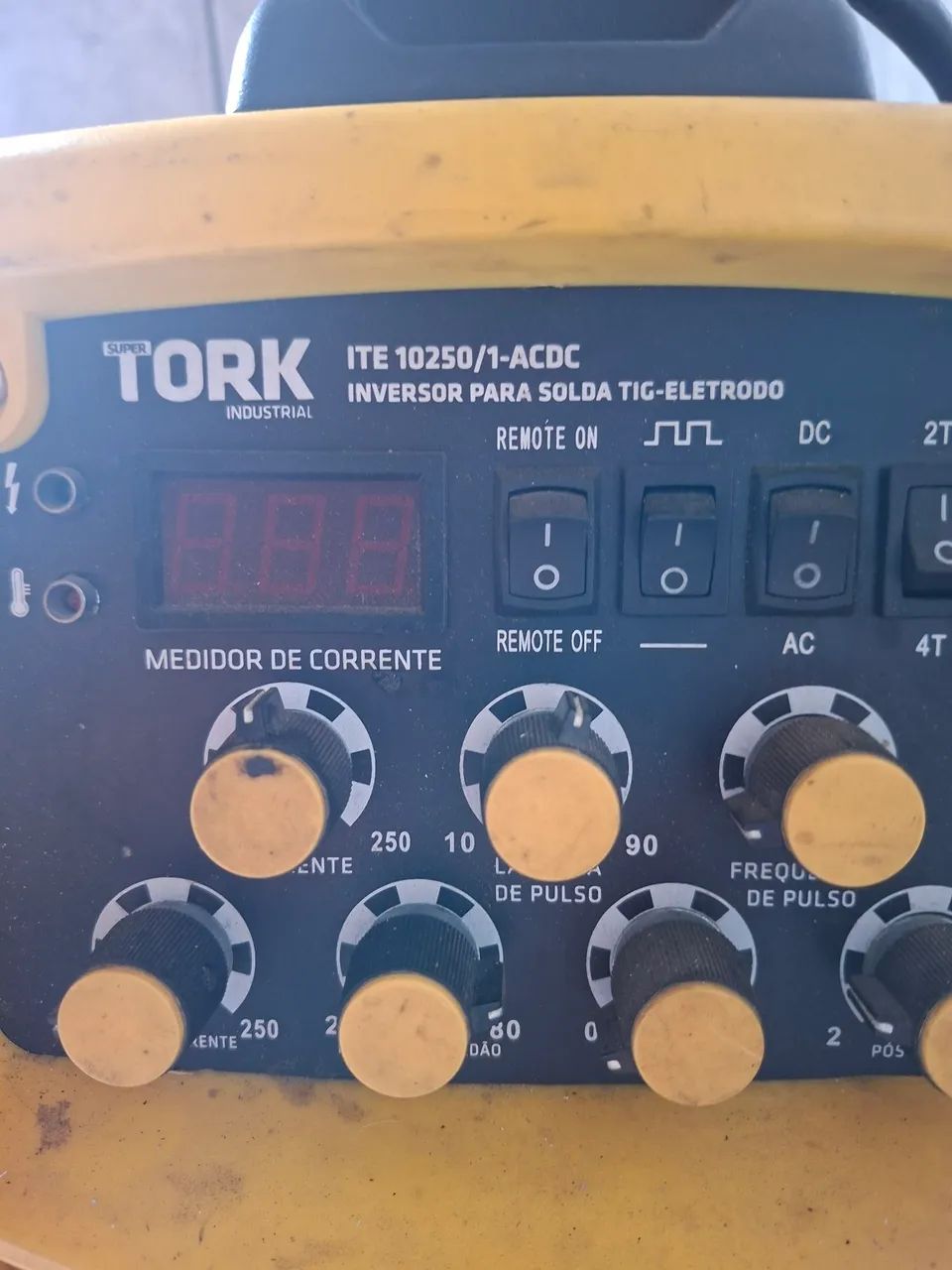 Máquina de solda tig Tork ITE 10250 ac DC mais cilindro argônio 3m e acessórios 