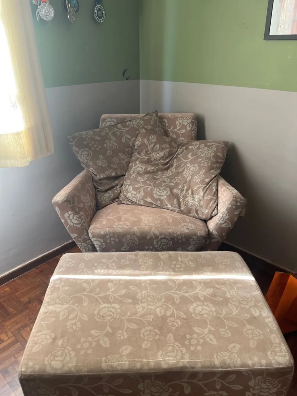 Poltrona com puff