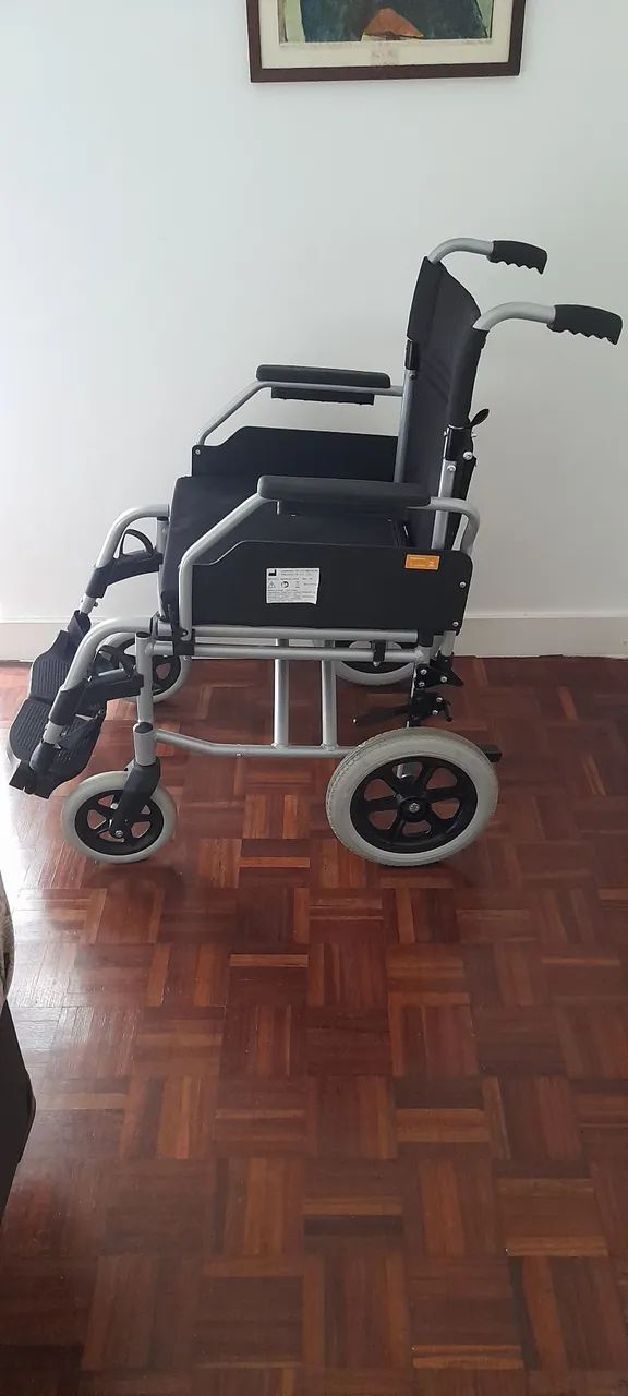 Cadeira de rodas Praxis 46 seminova - Foto 3