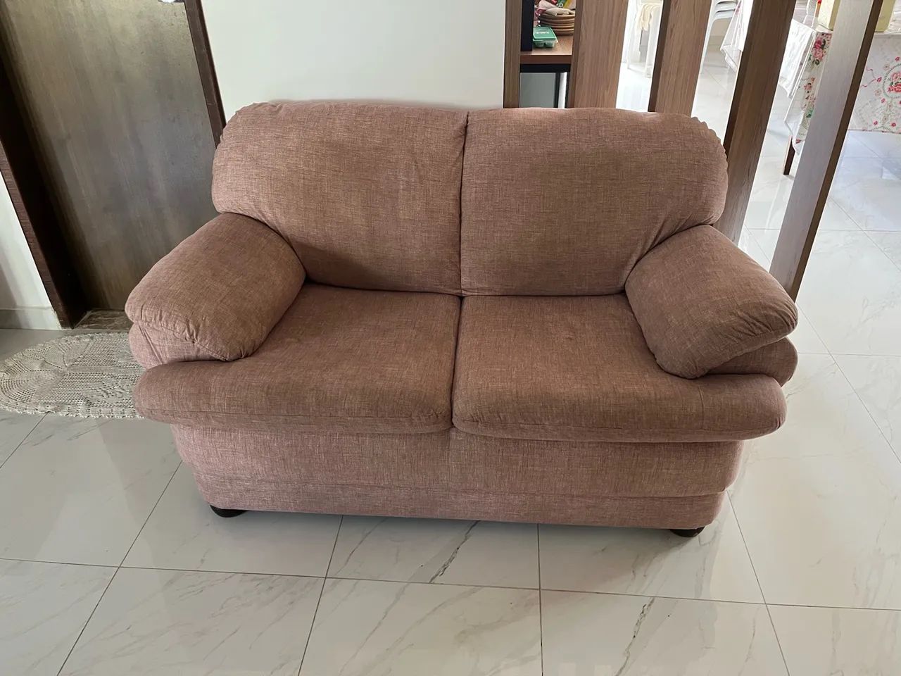 sofá dois lugares