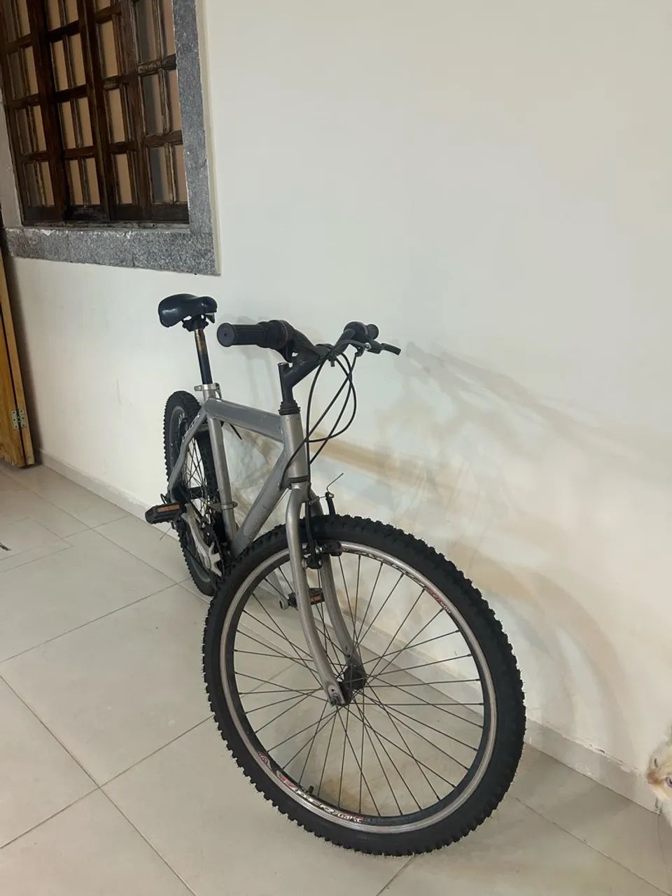 Bicicleta aro 16 prata mal usada em perfeito estado  - Foto 2