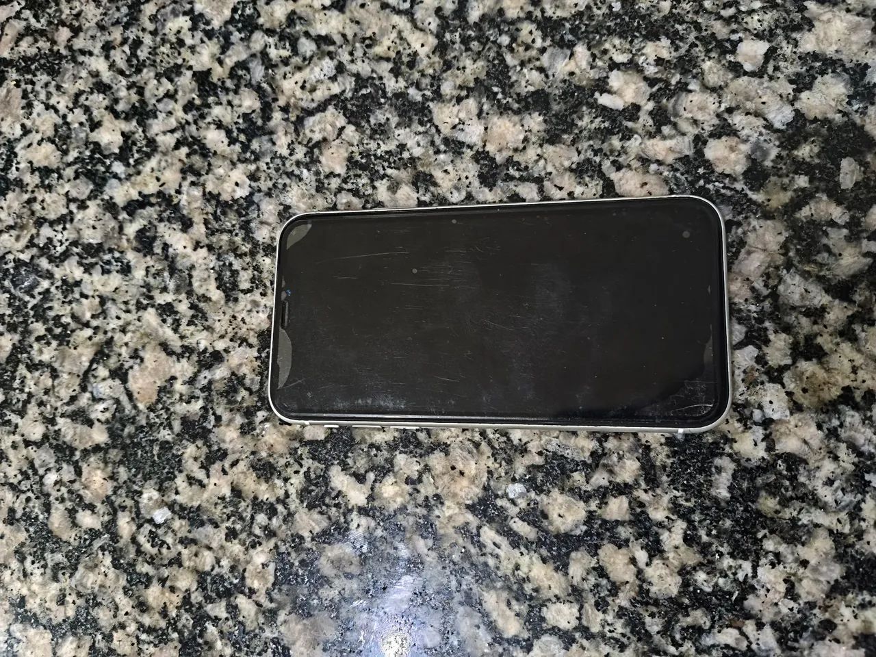 iPhone XR 64GB - Usado ? R$ 600 | Ótimo custo-benefício! - Foto 2