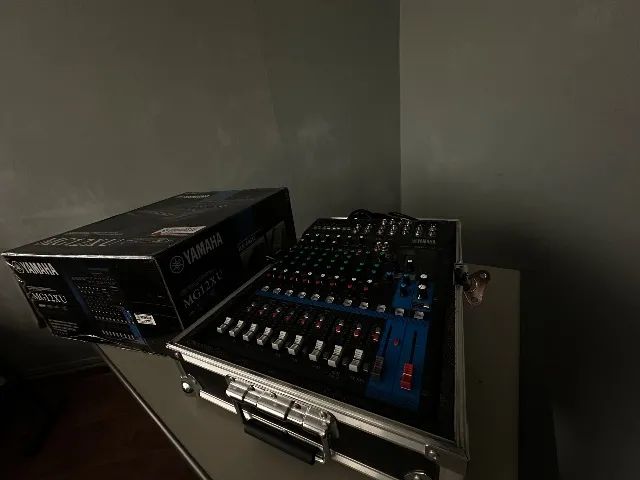 Mesa de Som Yamaha MG12XU + Case Rígido (Interface USB/Efeitos) - Foto 2