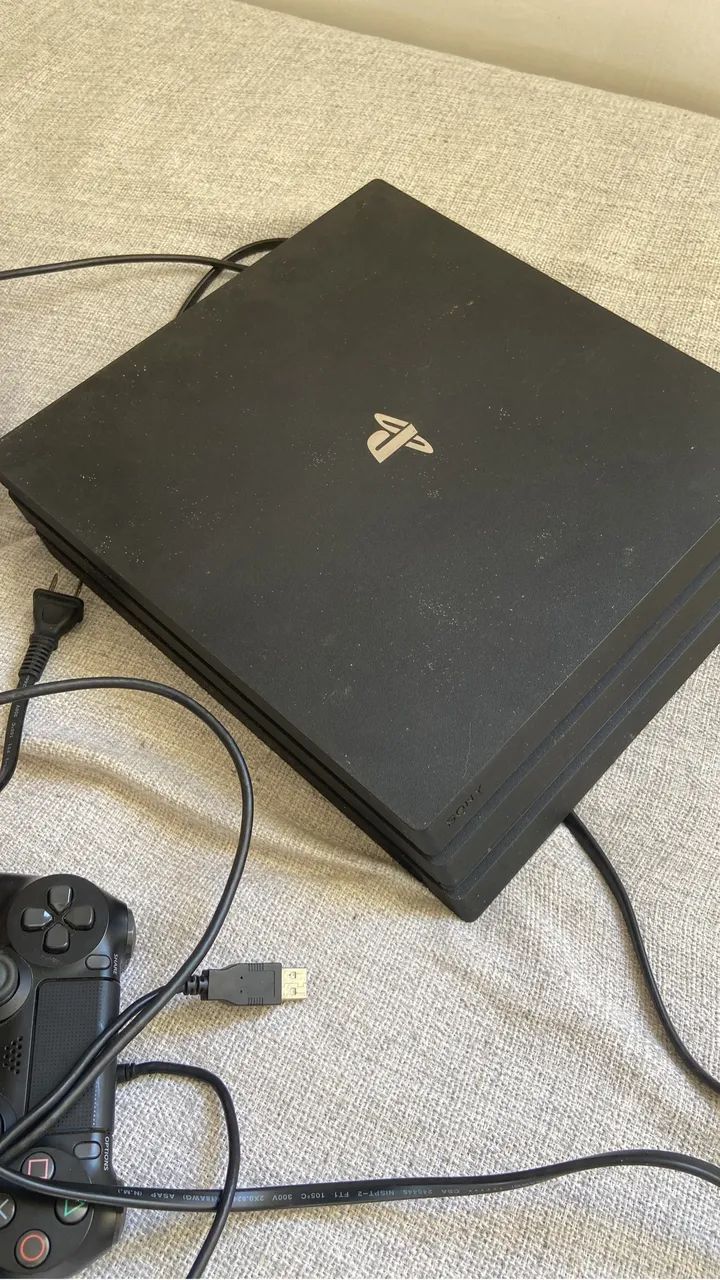 PS4 pro de 1tb+ 4 jogos