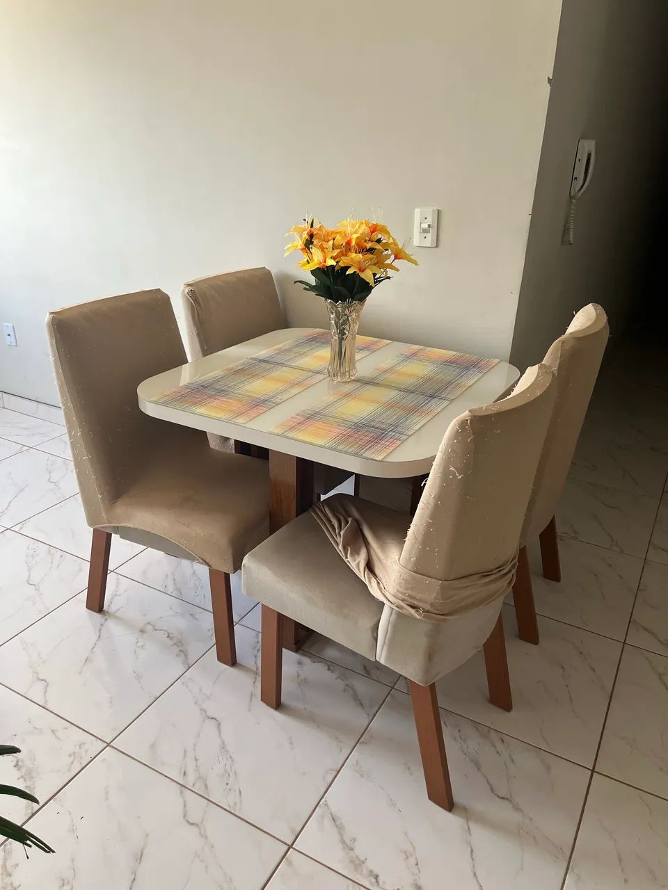 Mesa com cadeiras 