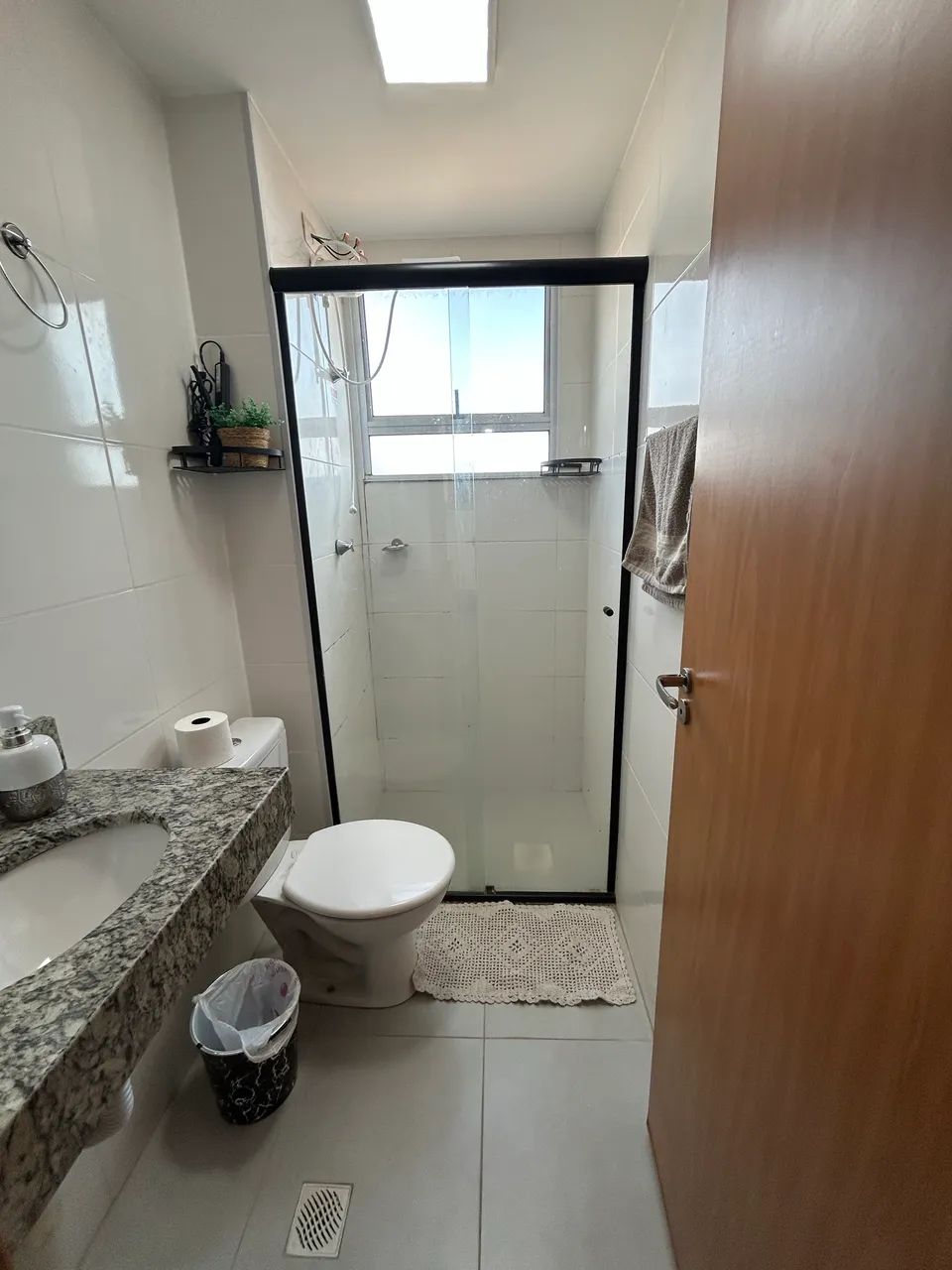 Alugo quarto em casa compartilhada