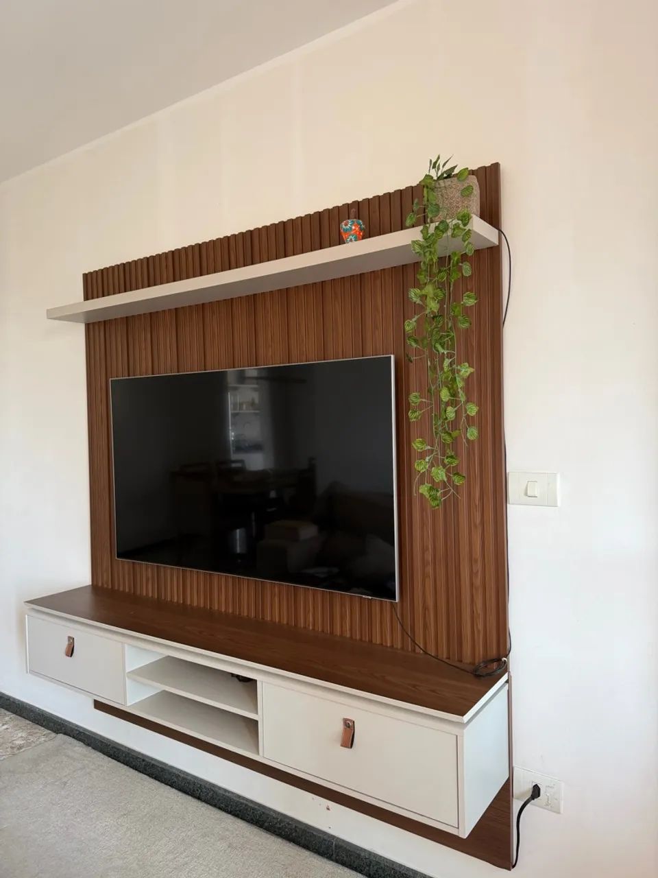 Painel com rack suspenso  - Foto 2