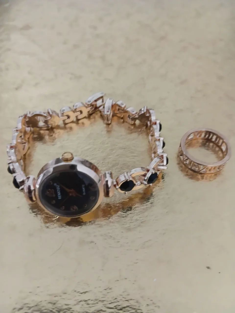 RELÓGIO COM PEDRA DE DIAMANTE MAIS ANEL GRÁTIS 