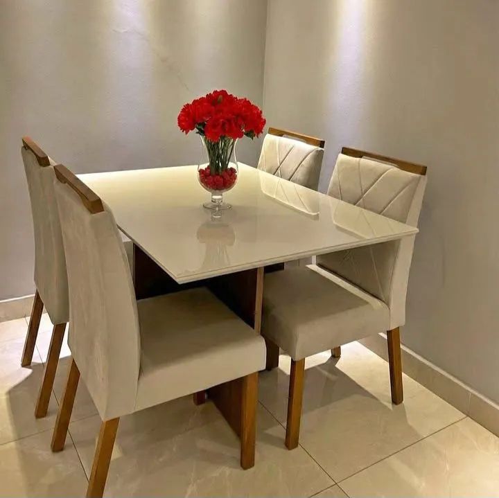 Mesa de Jantar Sofisticada com cadeiras em madeira maciça estofadas 120x90 - Foto 3