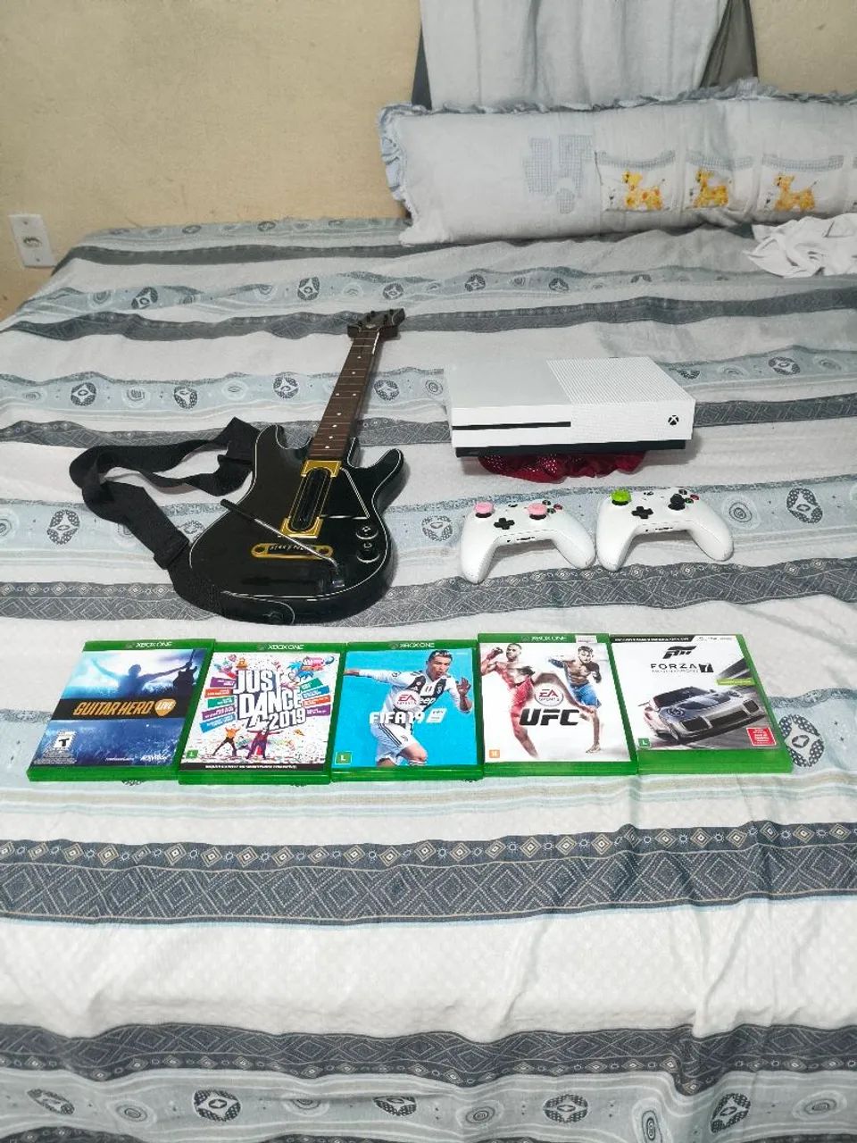 Xbox One semi novo tudo por 2.800 preço a negociar  - Foto 2