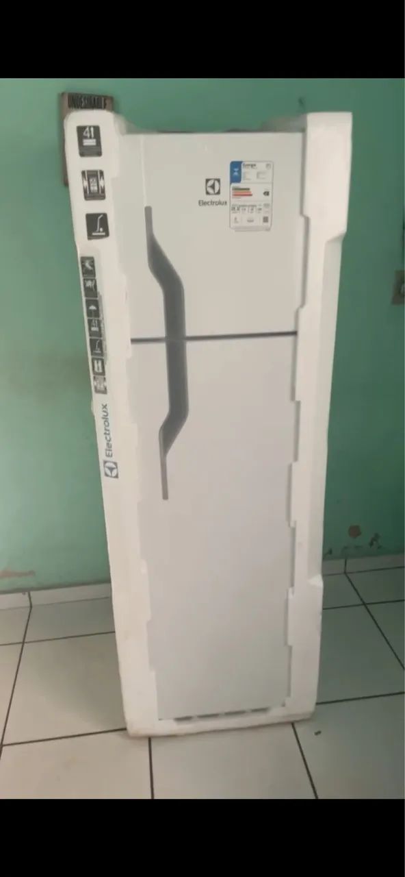 Geladeira Eletrolux 260L