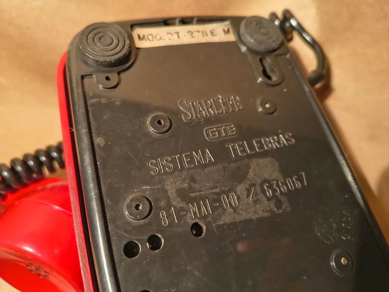 Telefone vermelho! Aparentemente de 1981 - Foto 4