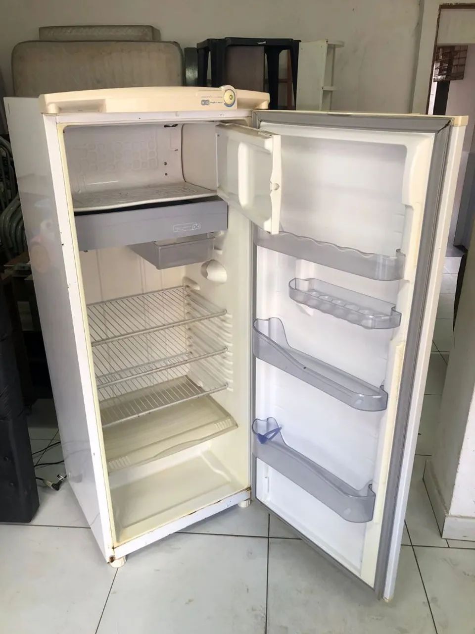 Geladeira usada para vender, conservada e em boas condições!  - Foto 2